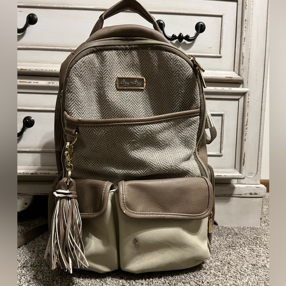 Beige Itzy Ritzy diaper bag. Used and loved. Lots of life left!